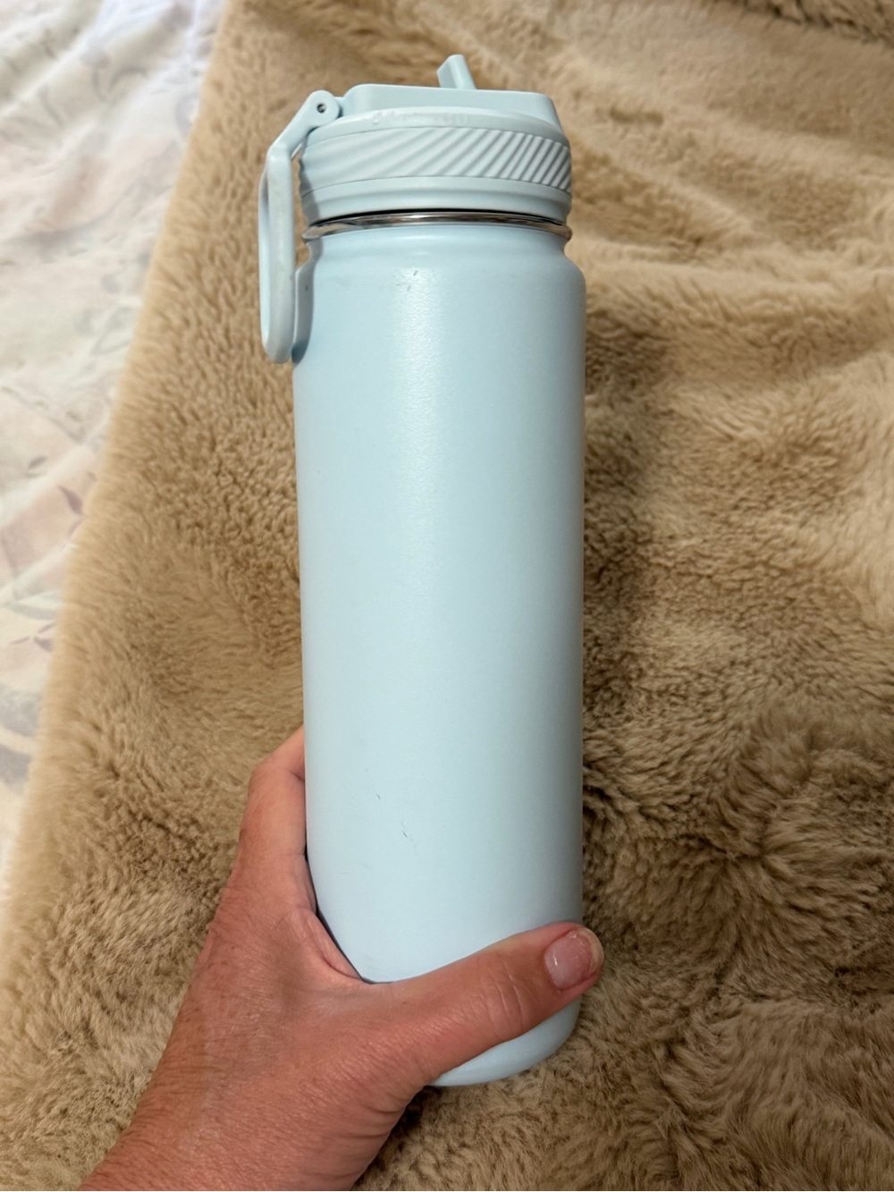 Lululemon insulated 24 ounce water bottle in light blue - Picture 2 of 6